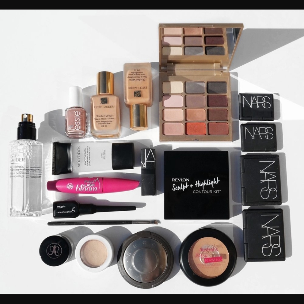 MYSTERY BEAUTY BOX! - Picture 5 of 6